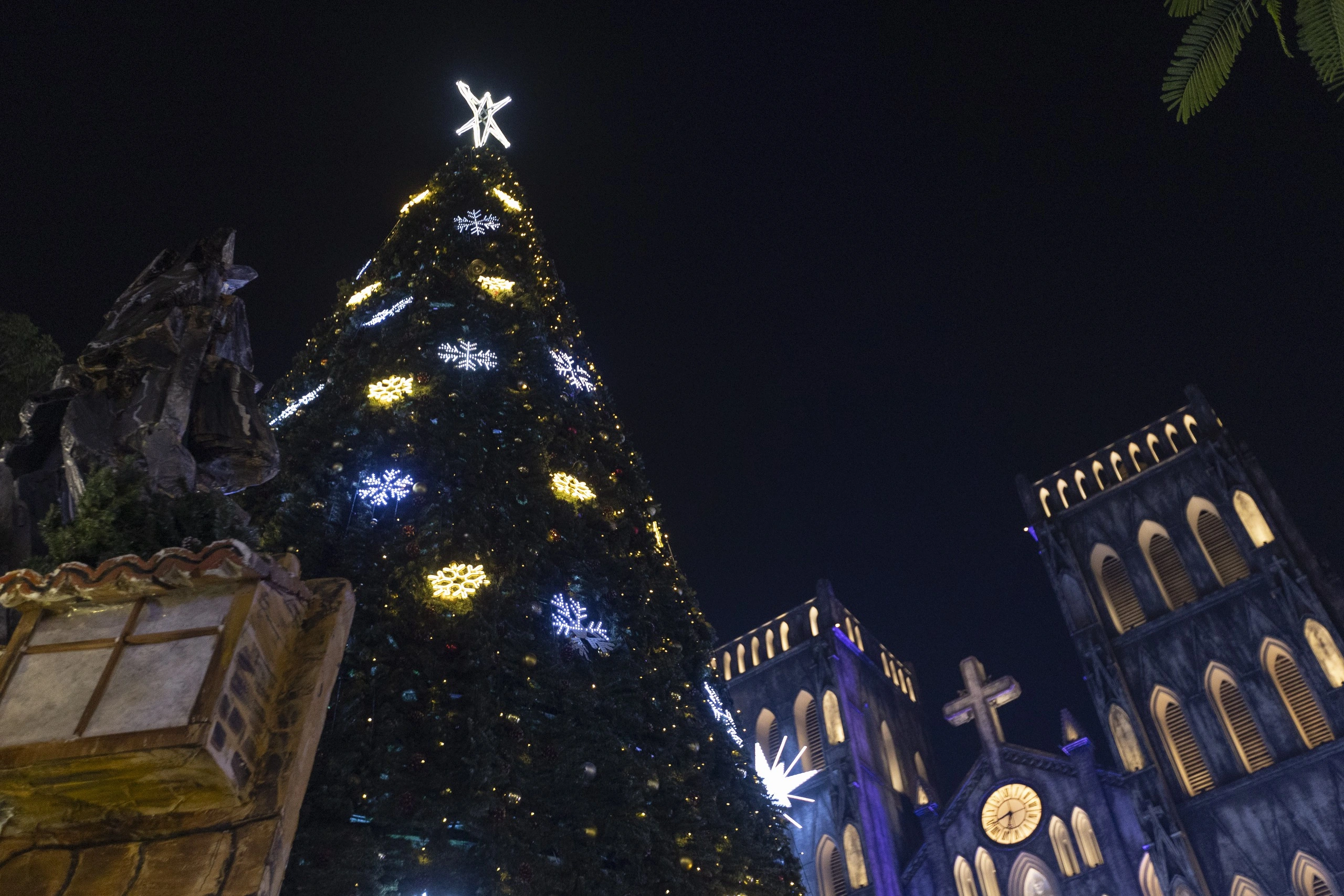 Lời Bài Hát Noel Chia Xa – Lyrics Đầy Đủ, Cảm Xúc Mùa Giáng Sinh